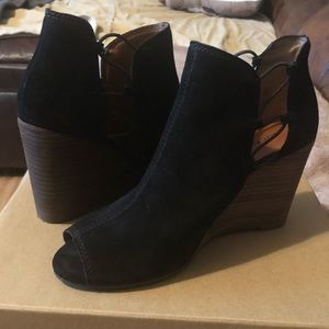 Lucky Brand black peep toes size 8